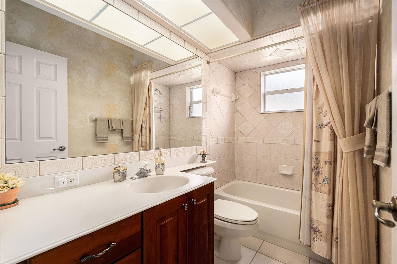 Listing photo id 23 for 5071 Delacroix Drive