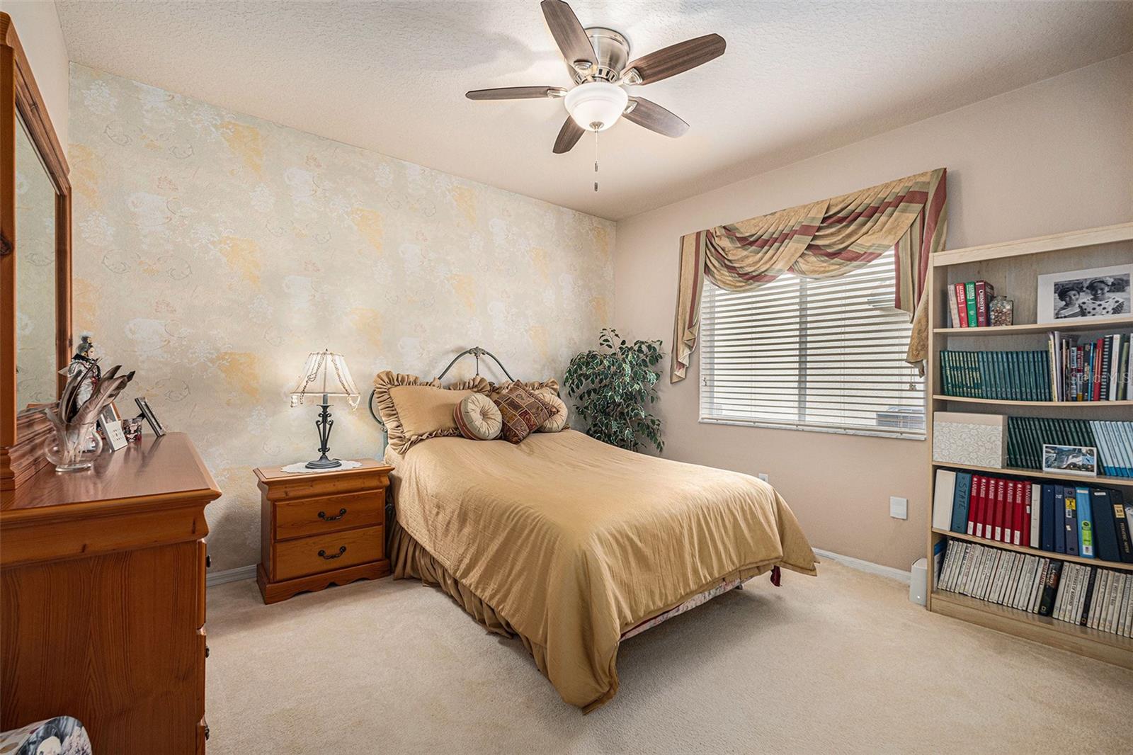 Listing photo id 24 for 5071 Delacroix Drive