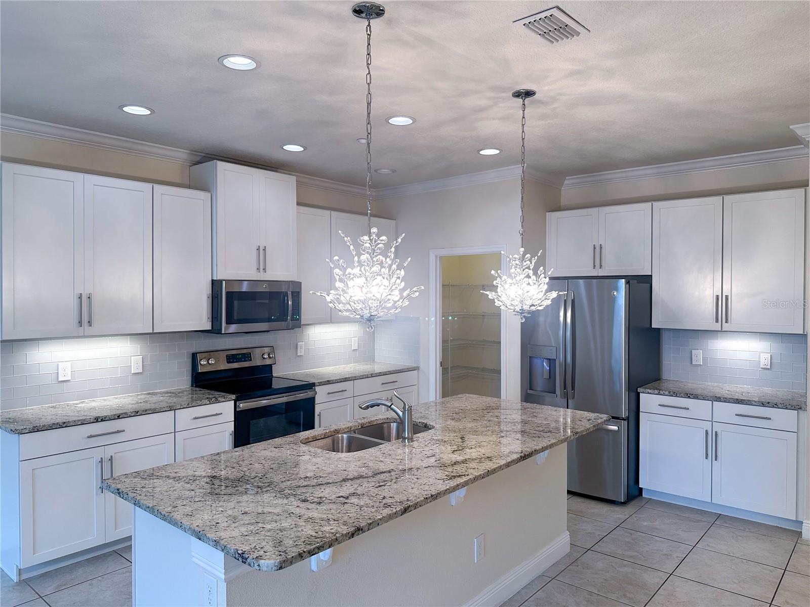 Image 4 of 21 For 7494 Aloma Pines Court