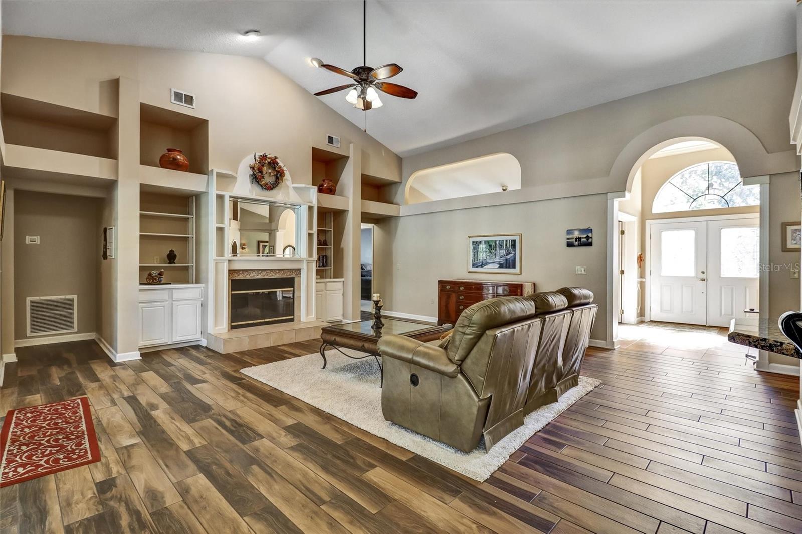 Image 14 of 68 For 8021 Landgrove Court