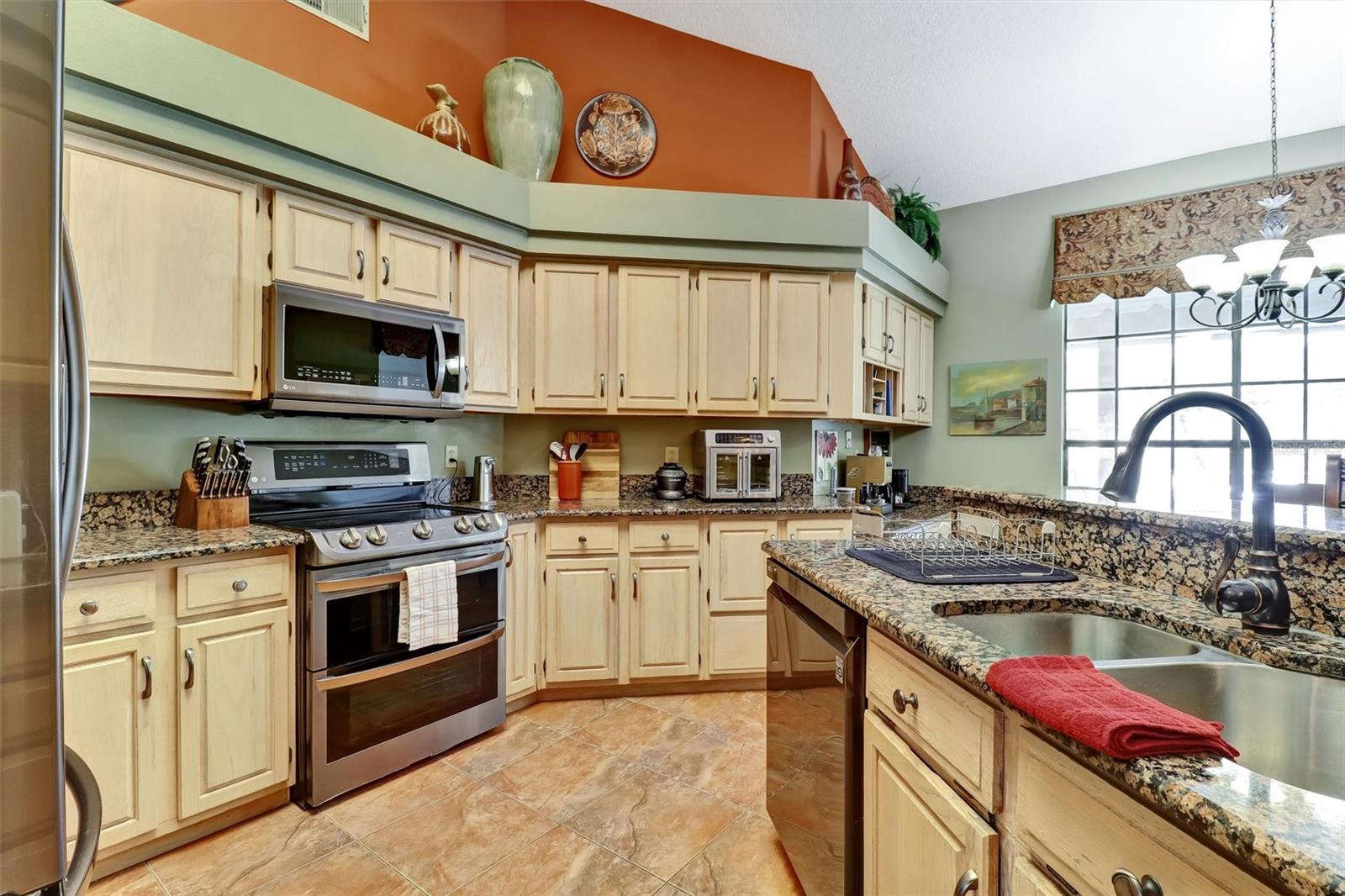 Image 16 of 68 For 8021 Landgrove Court