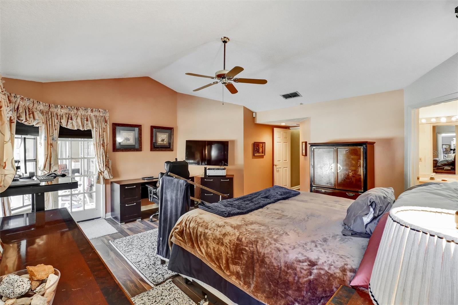 Image 31 of 68 For 8021 Landgrove Court