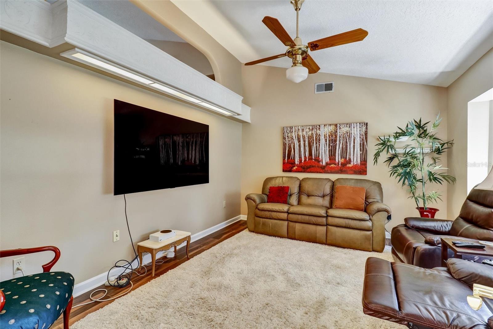 Image 8 of 68 For 8021 Landgrove Court