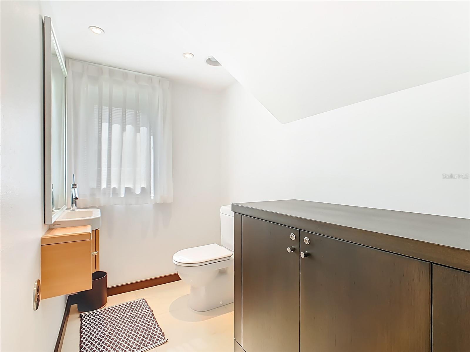 Image 17 of 63 For 917 Desert Mountain Court