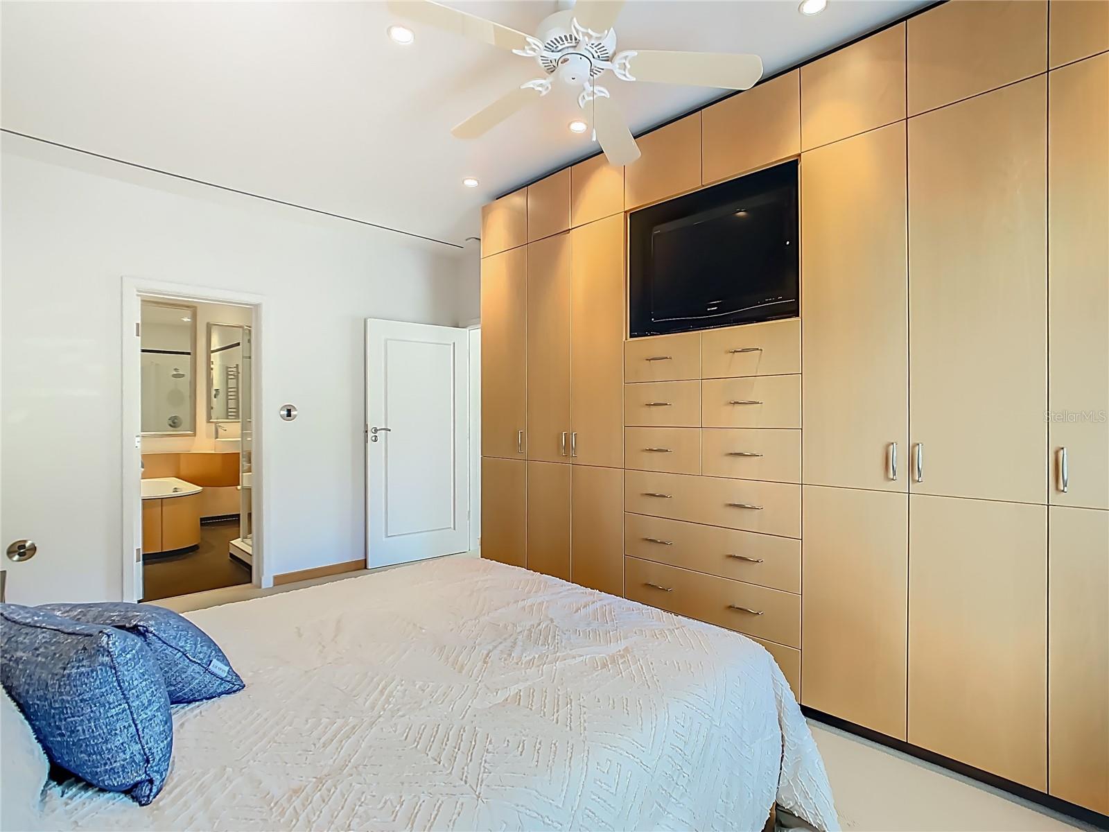 Image 18 of 63 For 917 Desert Mountain Court