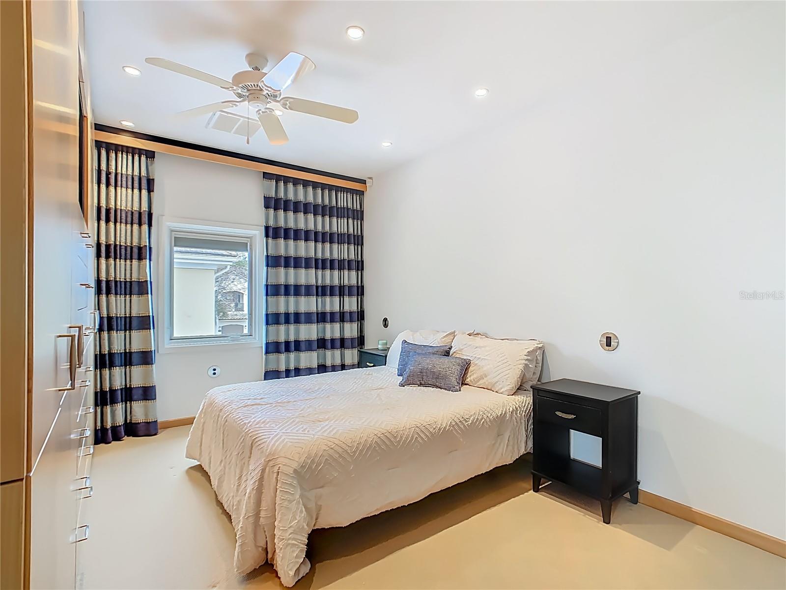 Image 19 of 63 For 917 Desert Mountain Court