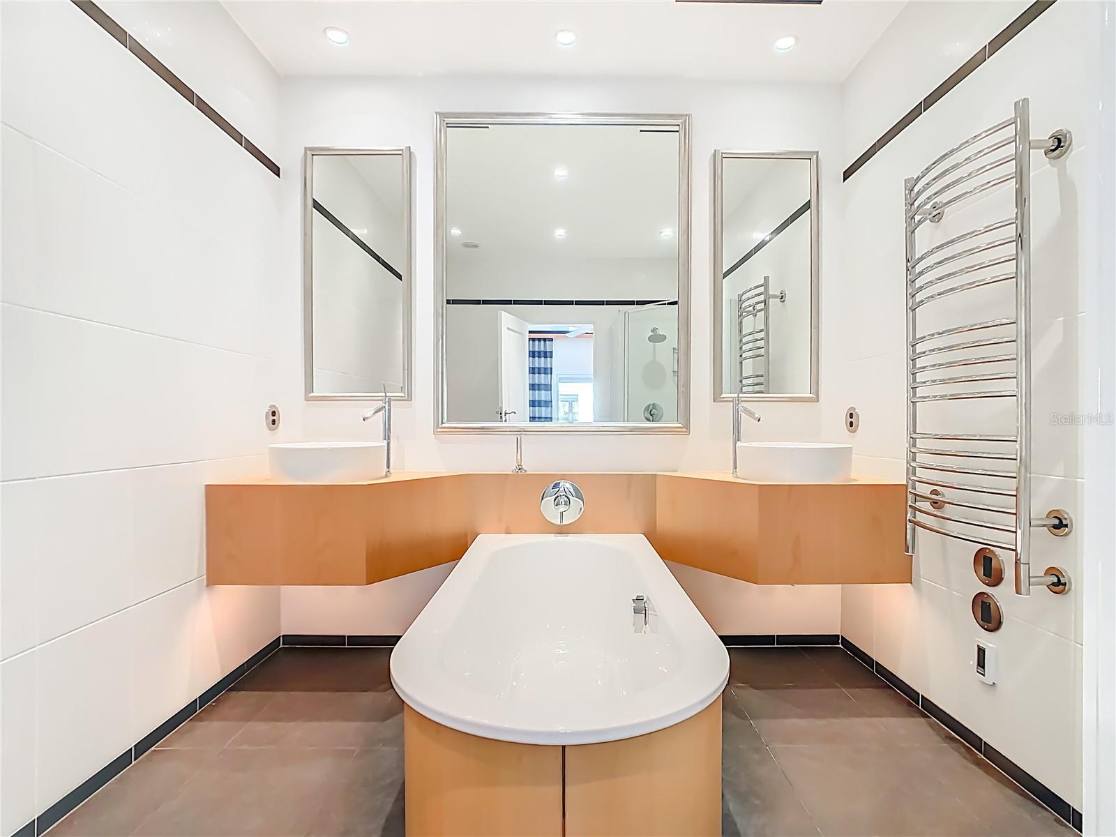 Image 20 of 63 For 917 Desert Mountain Court