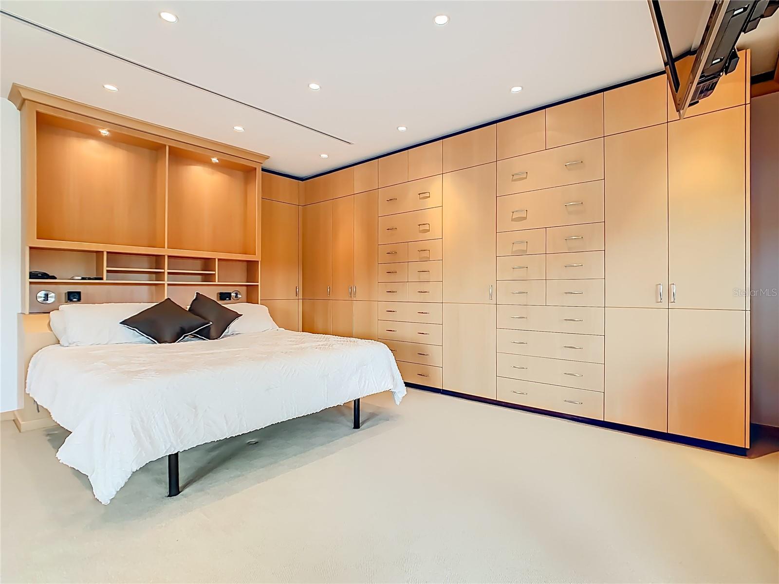 Image 23 of 63 For 917 Desert Mountain Court