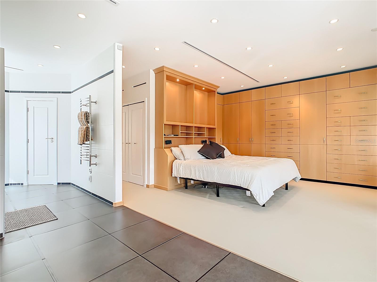 Image 24 of 63 For 917 Desert Mountain Court