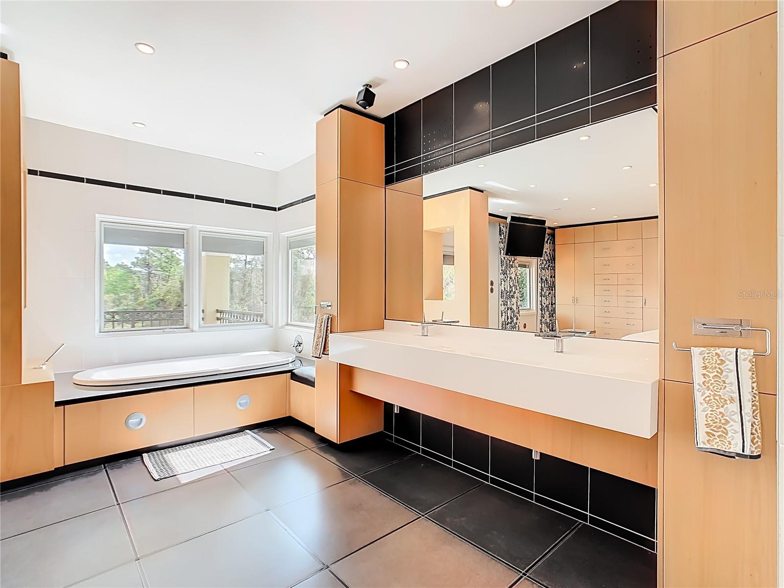 Image 31 of 63 For 917 Desert Mountain Court