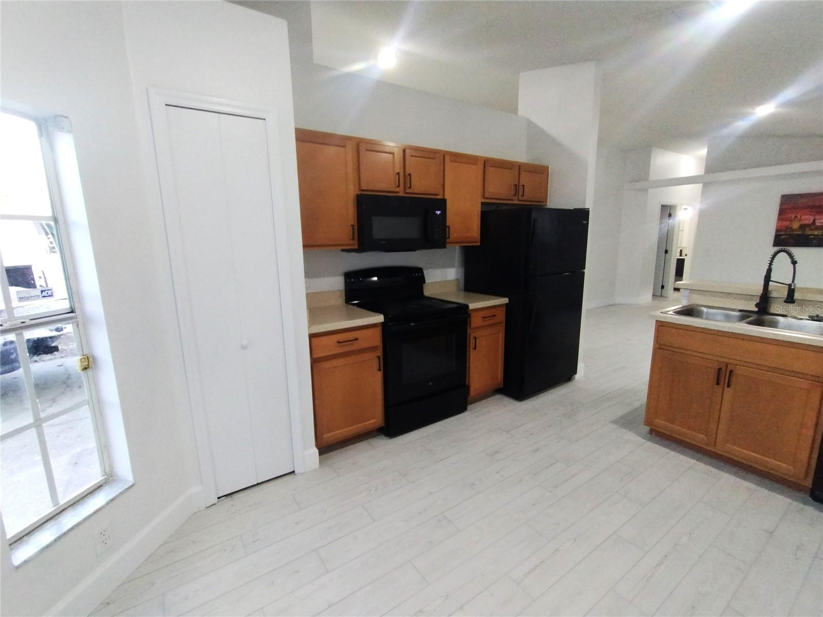 Image 13 of 40 For 1716 Chatham Circle