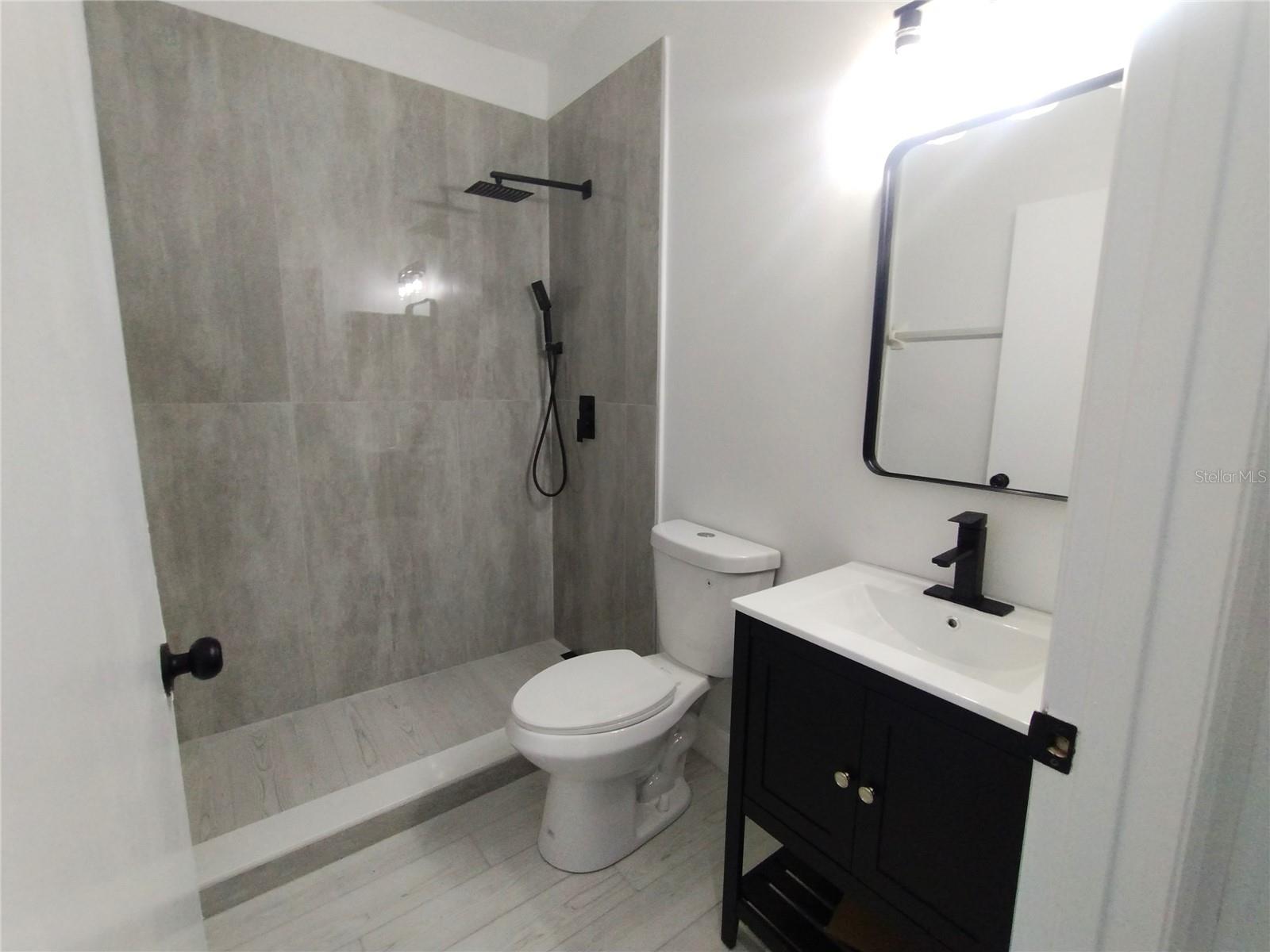 Image 22 of 40 For 1716 Chatham Circle