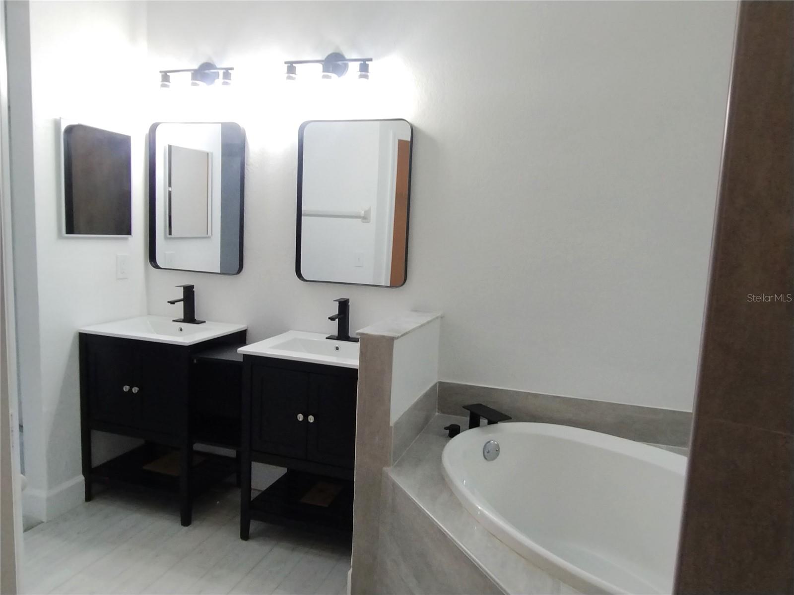 Image 27 of 40 For 1716 Chatham Circle