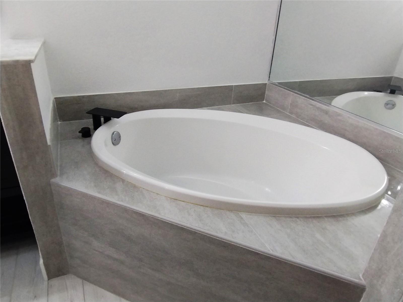 Image 28 of 40 For 1716 Chatham Circle