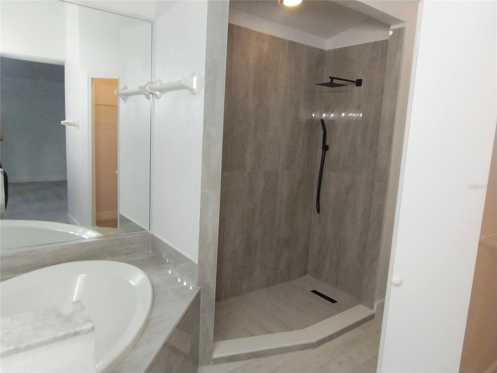 Image 29 of 40 For 1716 Chatham Circle