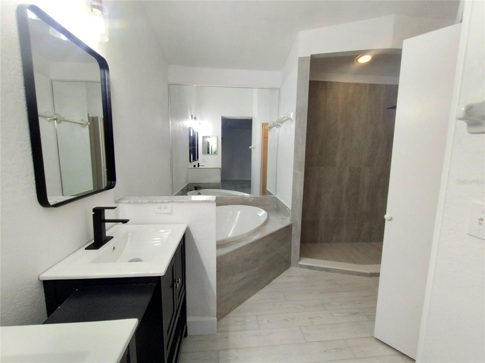 Image 32 of 40 For 1716 Chatham Circle