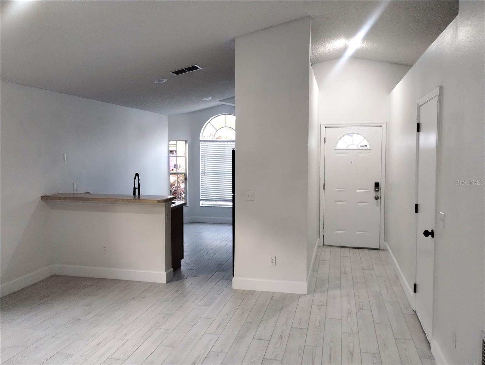 Image 8 of 40 For 1716 Chatham Circle