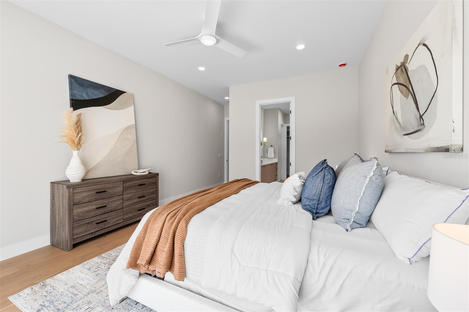 Image 26 of 57 For 1326 New Hampshire Street