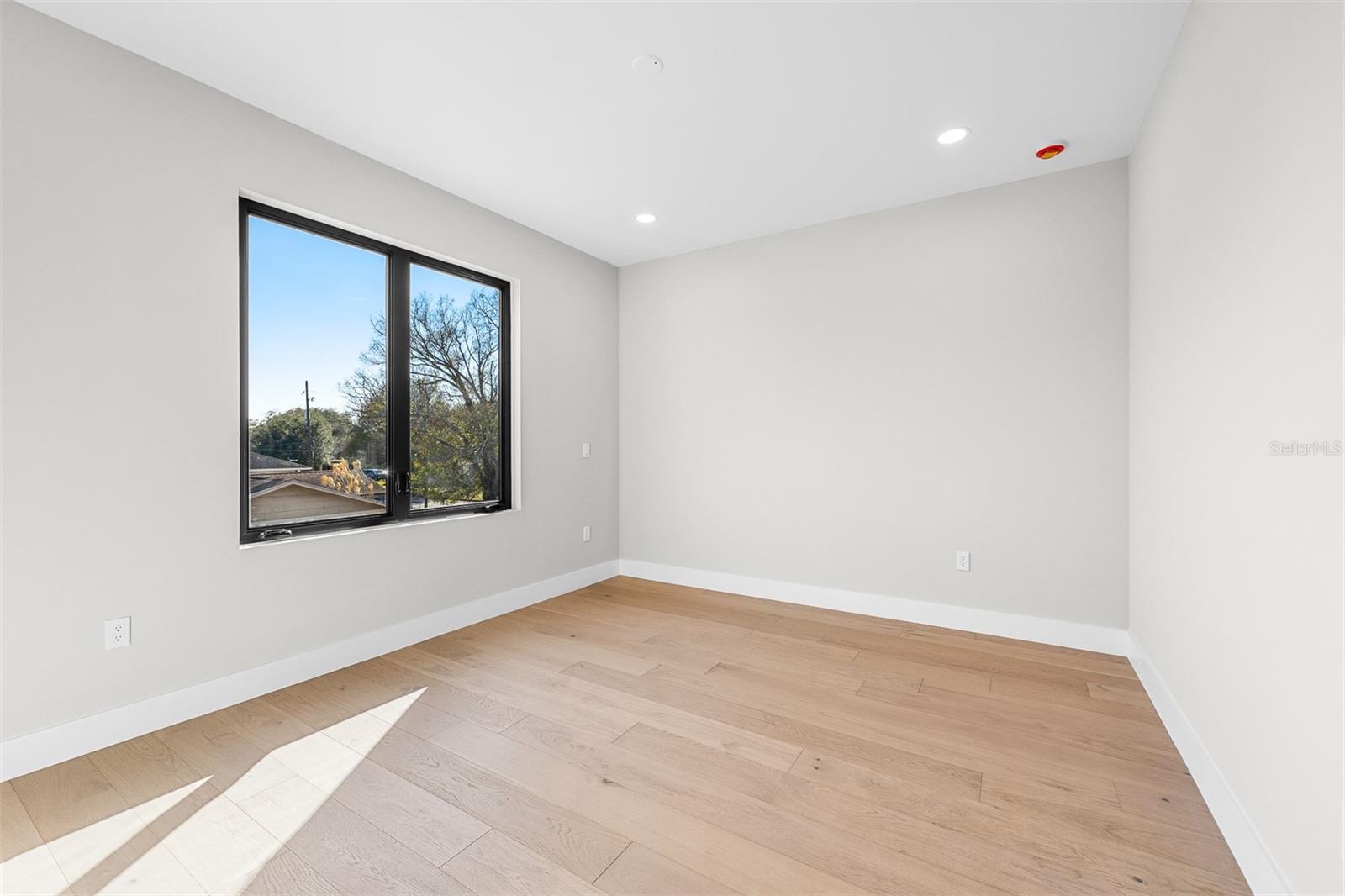 Image 32 of 57 For 1326 New Hampshire Street