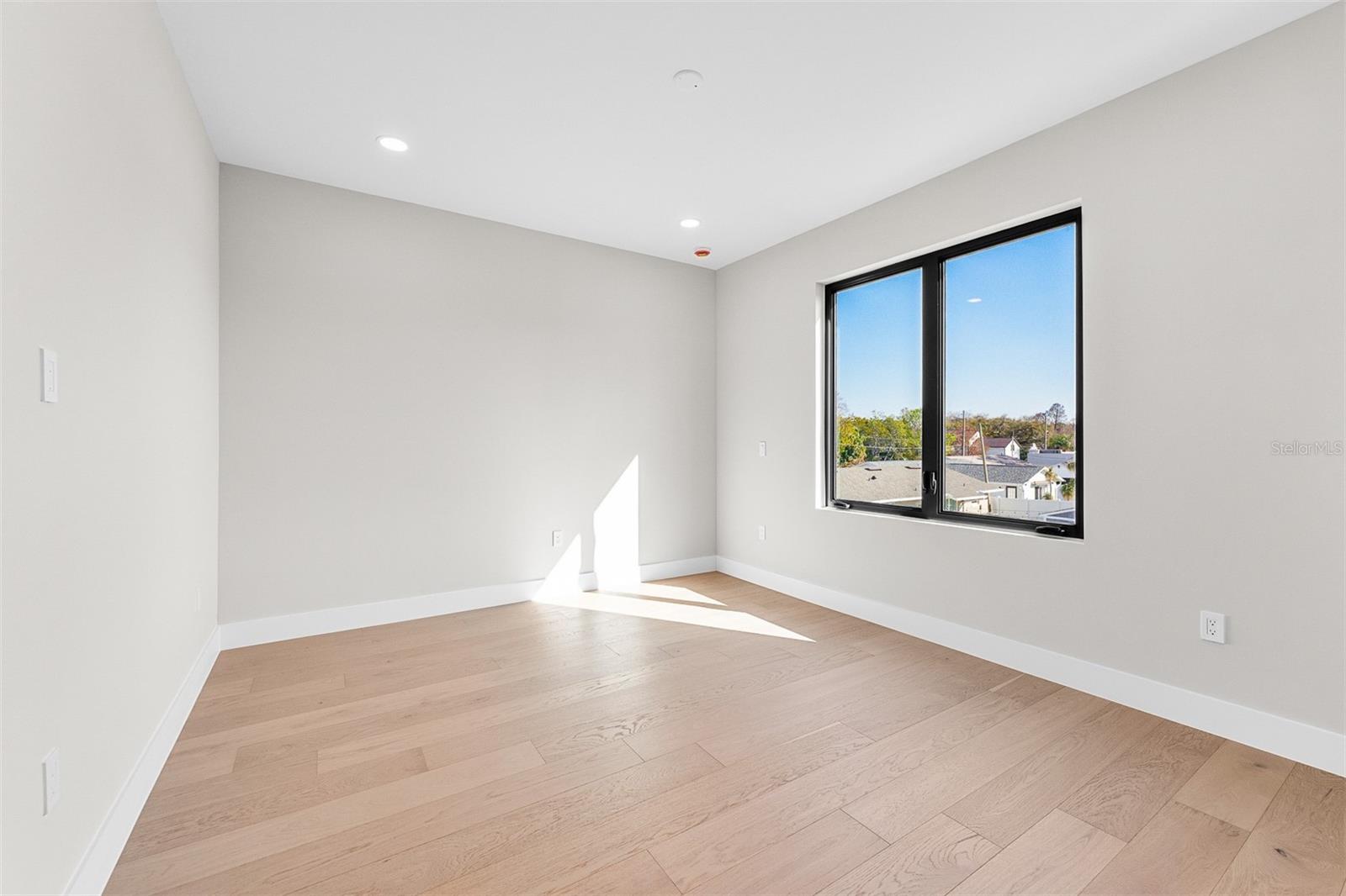 Image 37 of 57 For 1326 New Hampshire Street