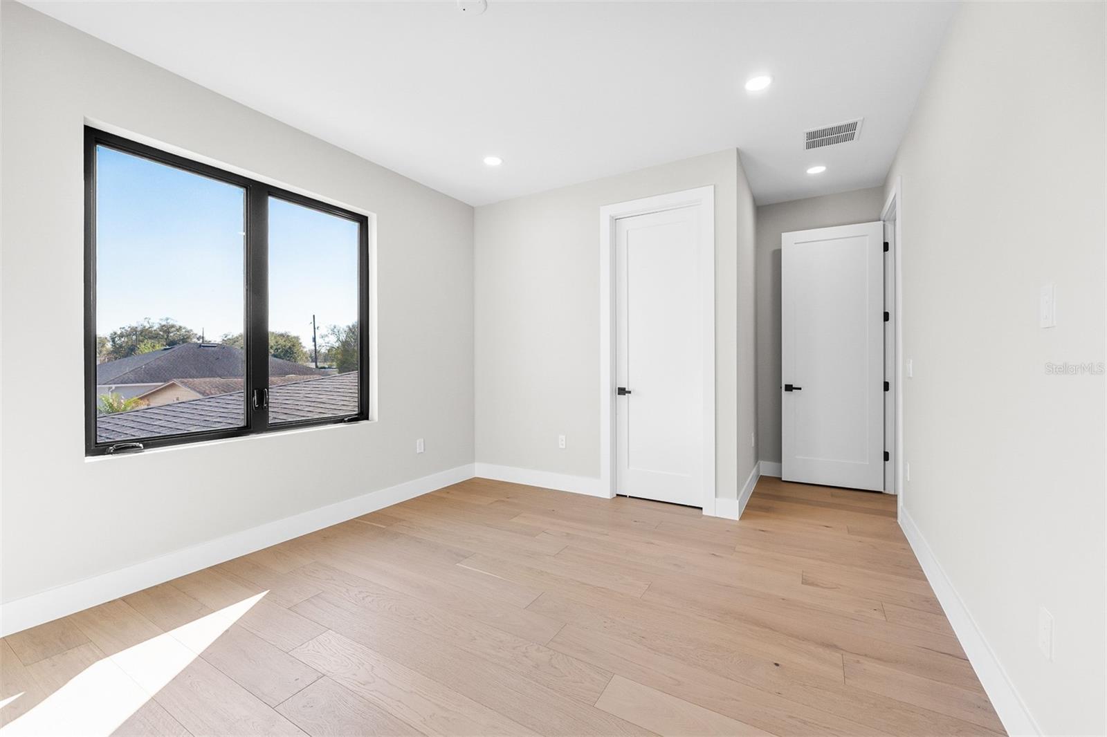 Image 41 of 57 For 1326 New Hampshire Street