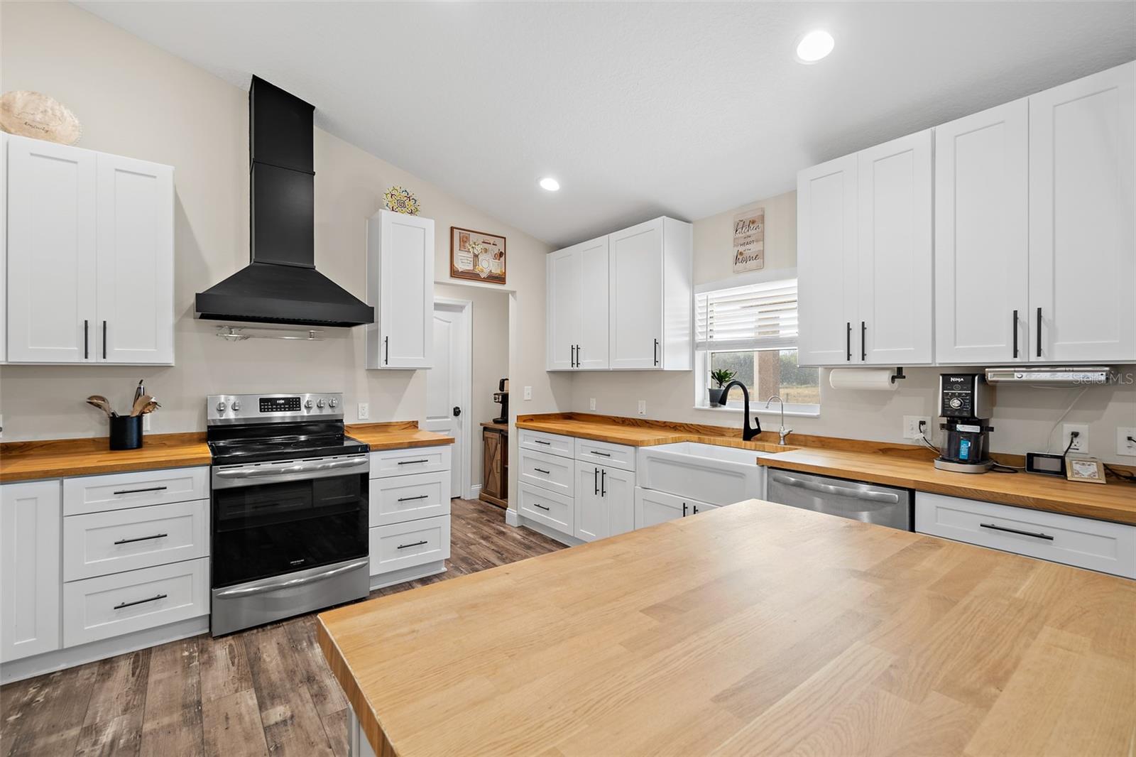 Image 4 of 58 For 3440 Hammock Road