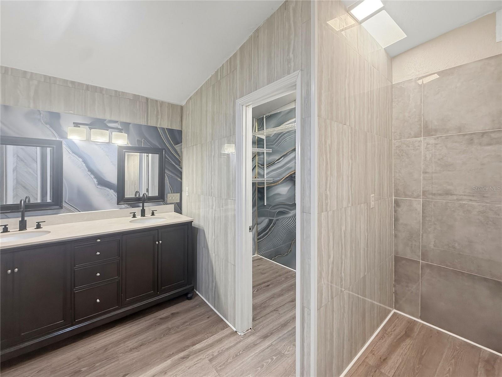 Image 10 of 22 For 219 Bennett Street