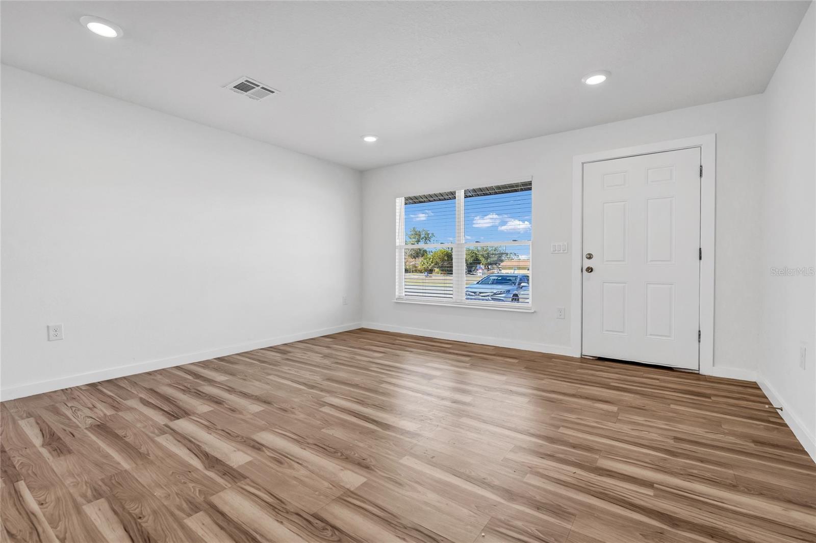 Image 4 of 47 For 701 Claude Holmes Sr Avenue