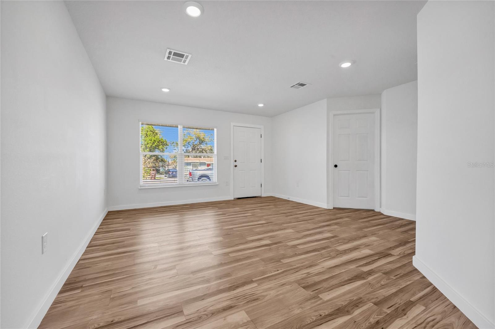 Image 5 of 47 For 701 Claude Holmes Sr Avenue