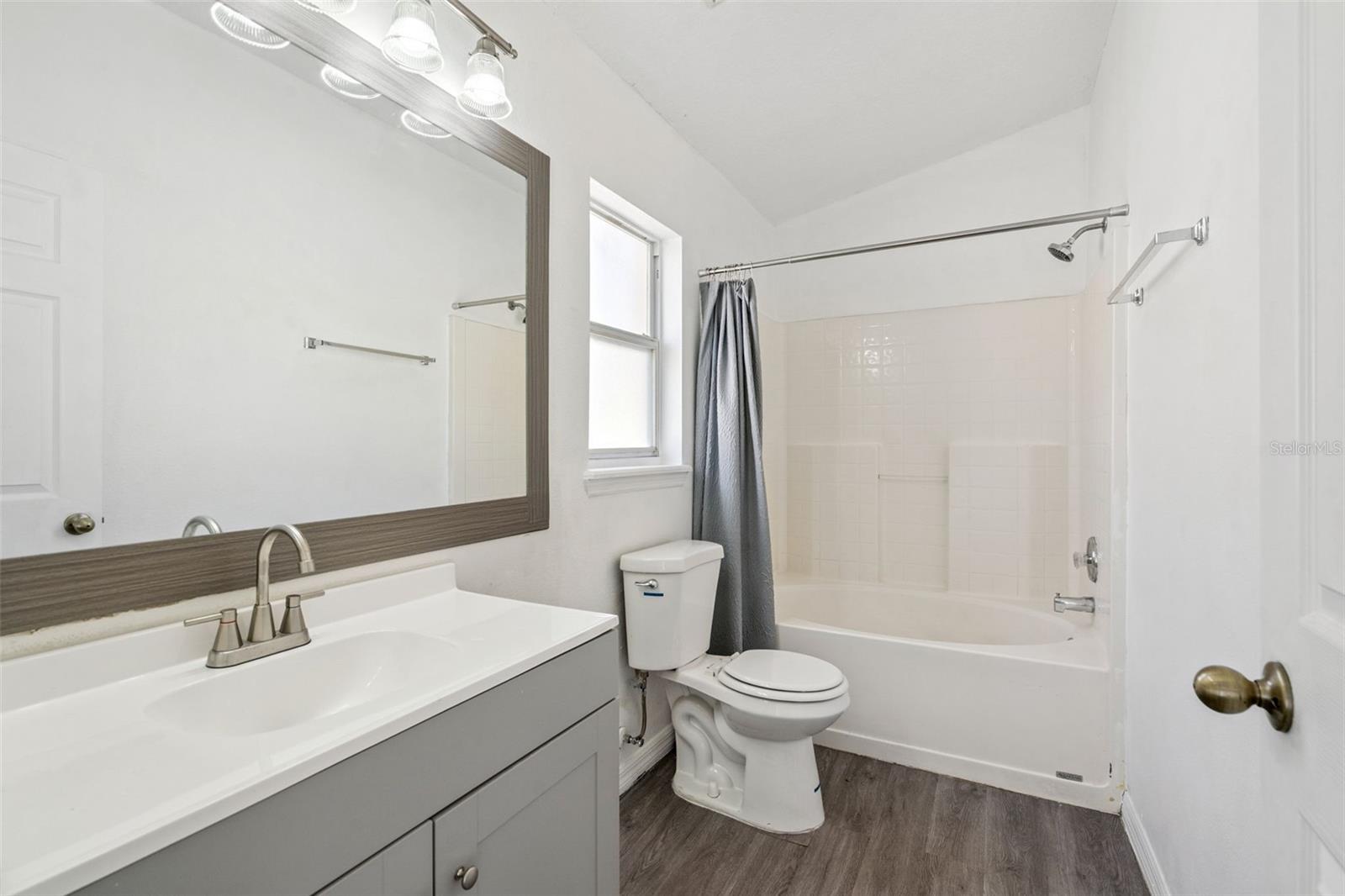 Image 14 of 28 For 1009 Winding Water Way