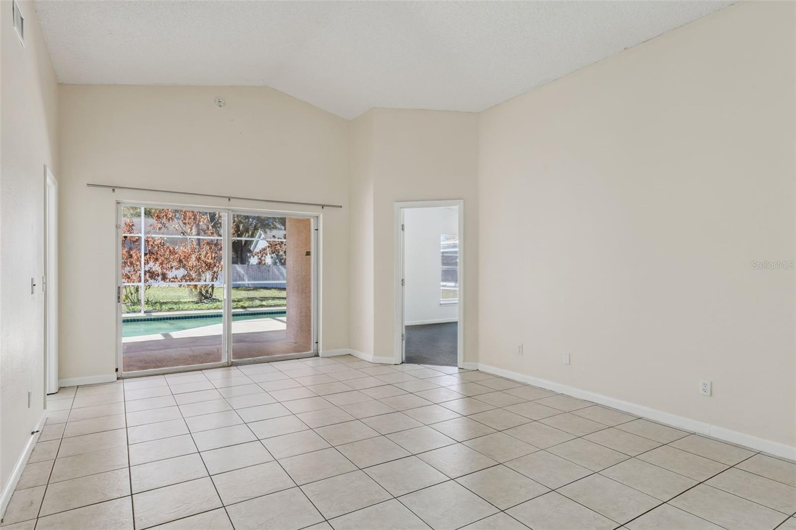 Image 4 of 28 For 1009 Winding Water Way