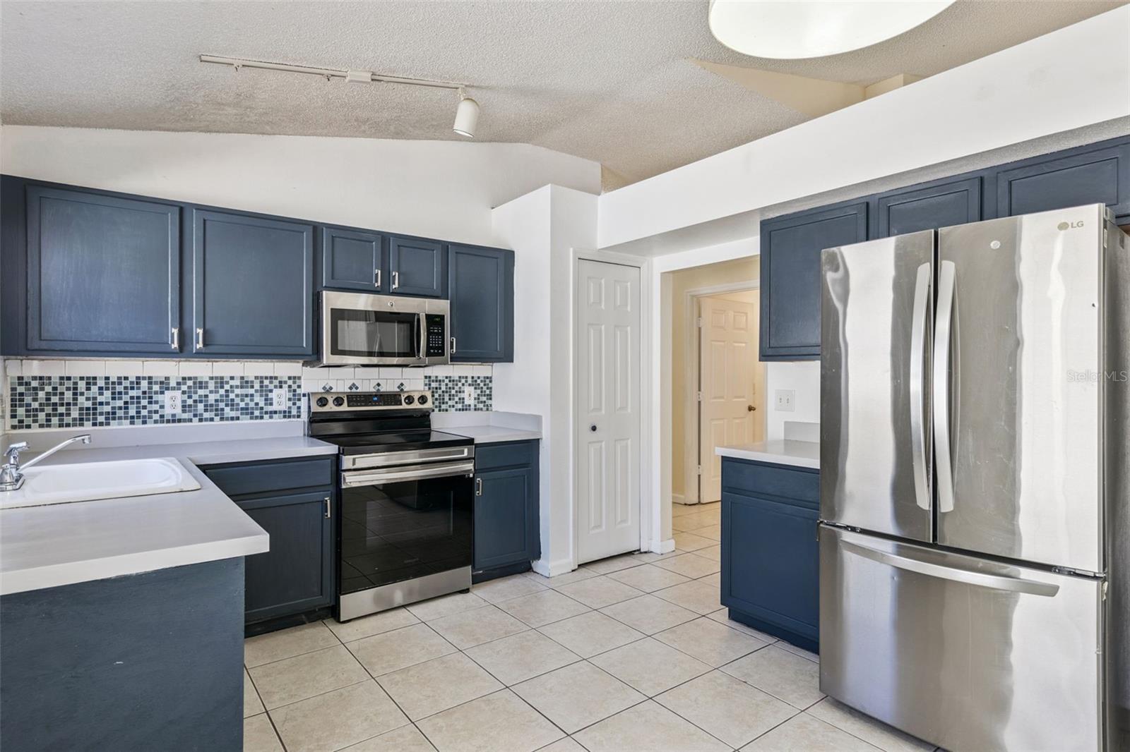 Image 7 of 28 For 1009 Winding Water Way