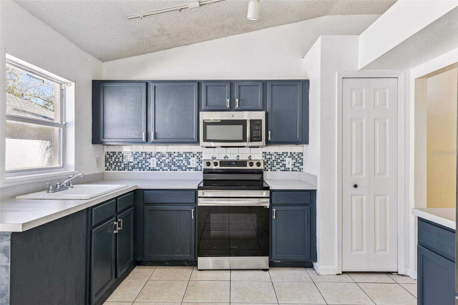 Image 8 of 28 For 1009 Winding Water Way