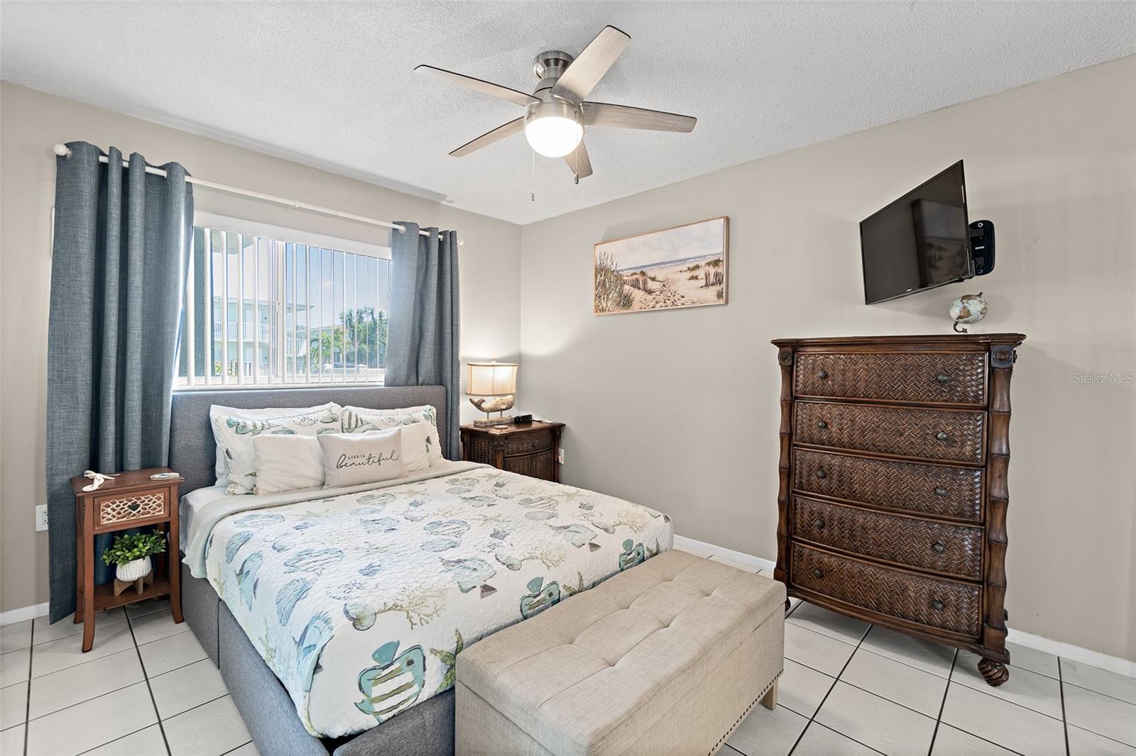 Image 15 of 28 For 425 Tyler Avenue 4b