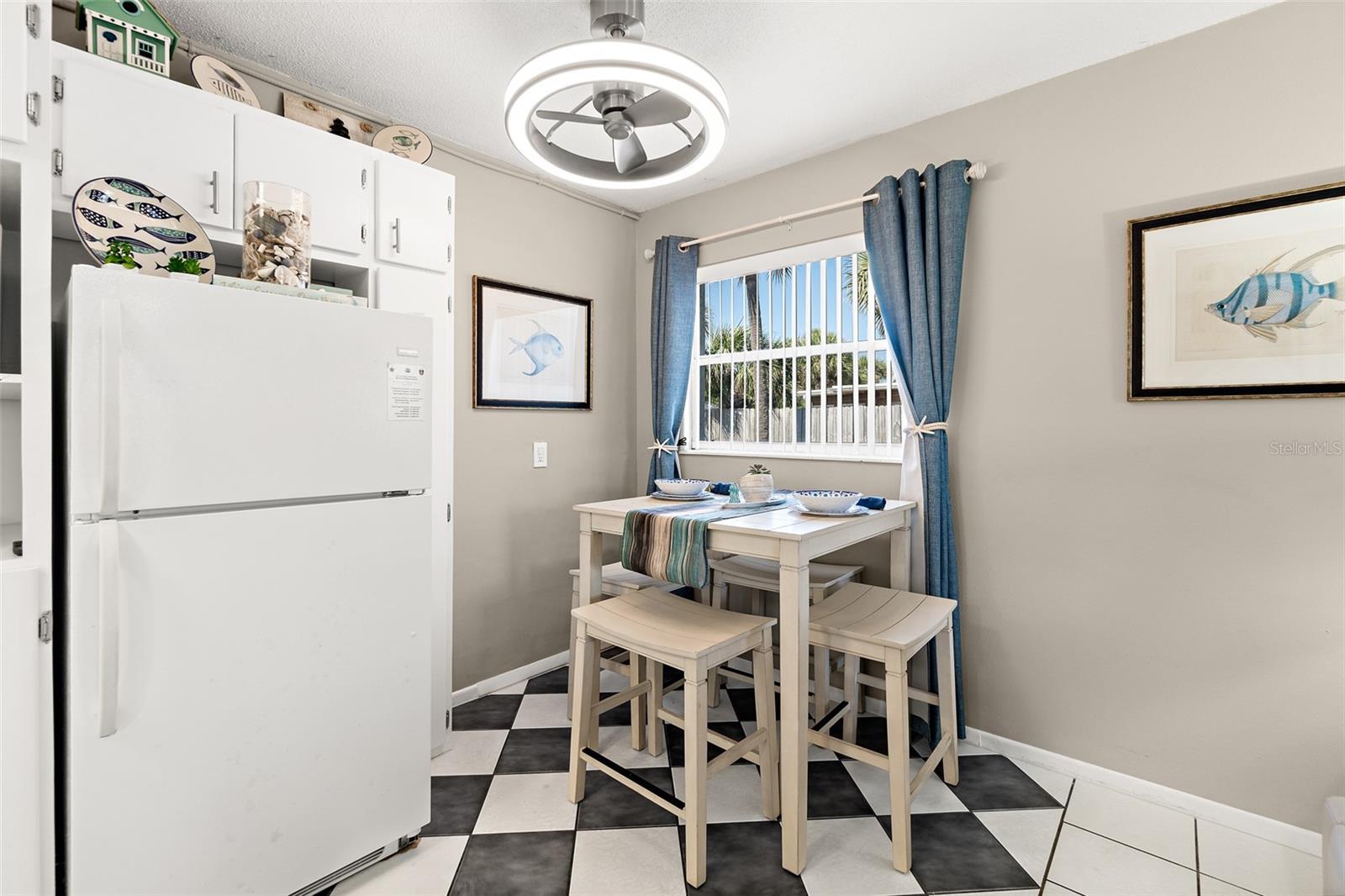 Image 19 of 28 For 425 Tyler Avenue 4b