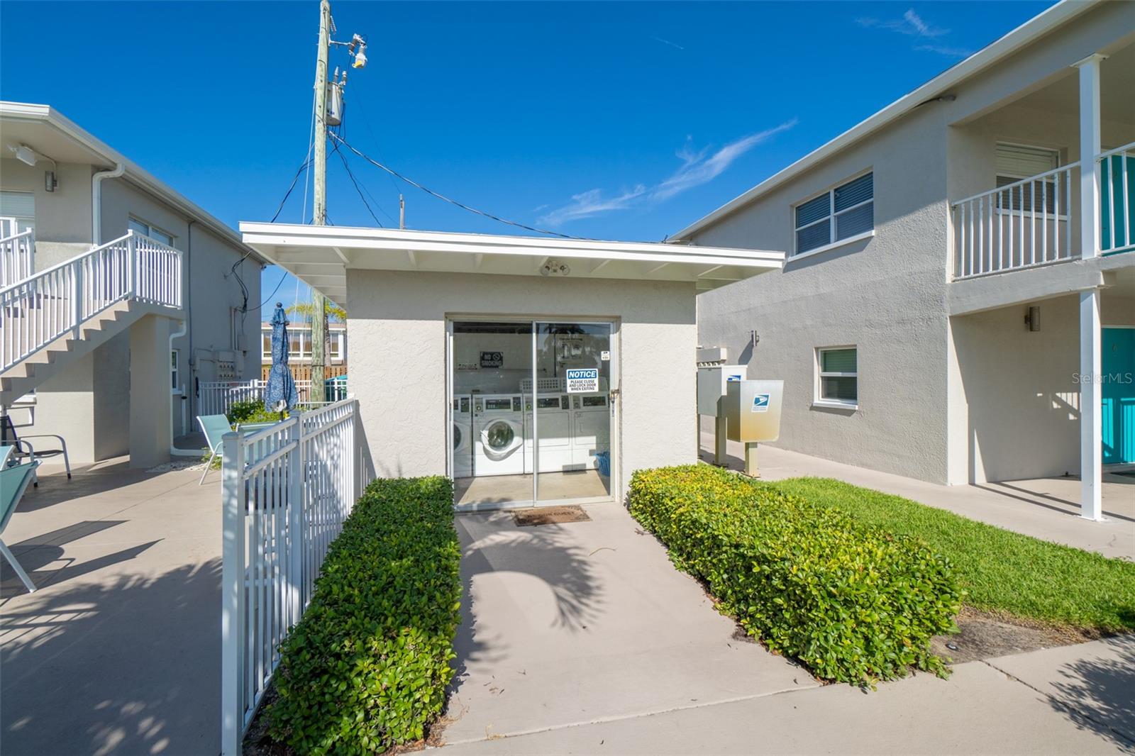 Image 25 of 28 For 425 Tyler Avenue 4b