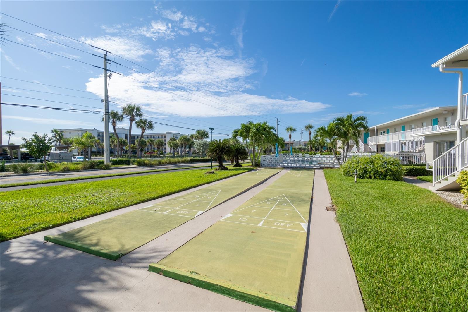 Image 26 of 28 For 425 Tyler Avenue 4b