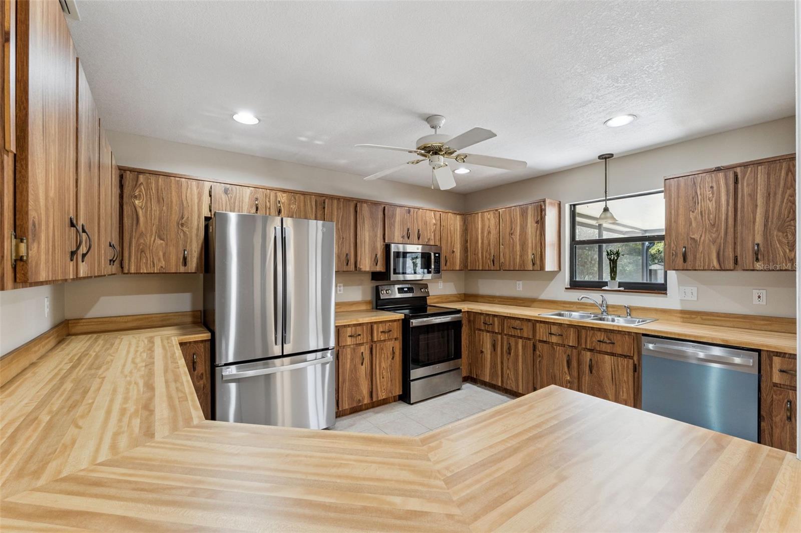 Image 9 of 39 For 155 Highbanks Road