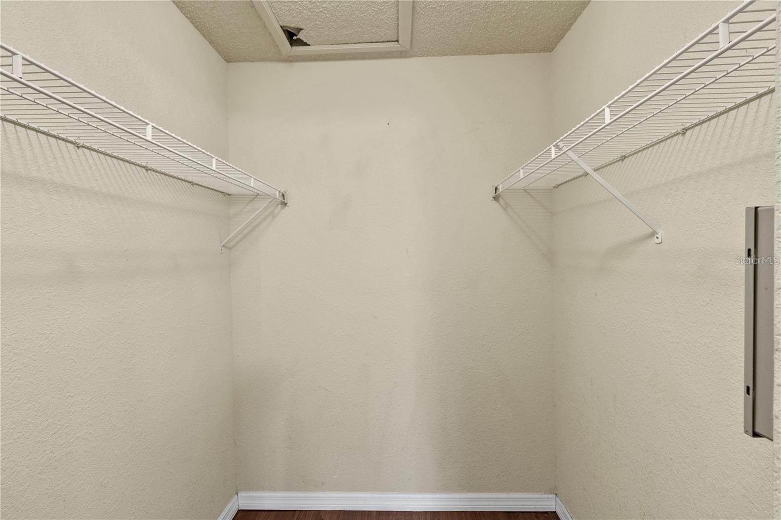 Image 12 of 19 For 5040 Park Central Drive 2034