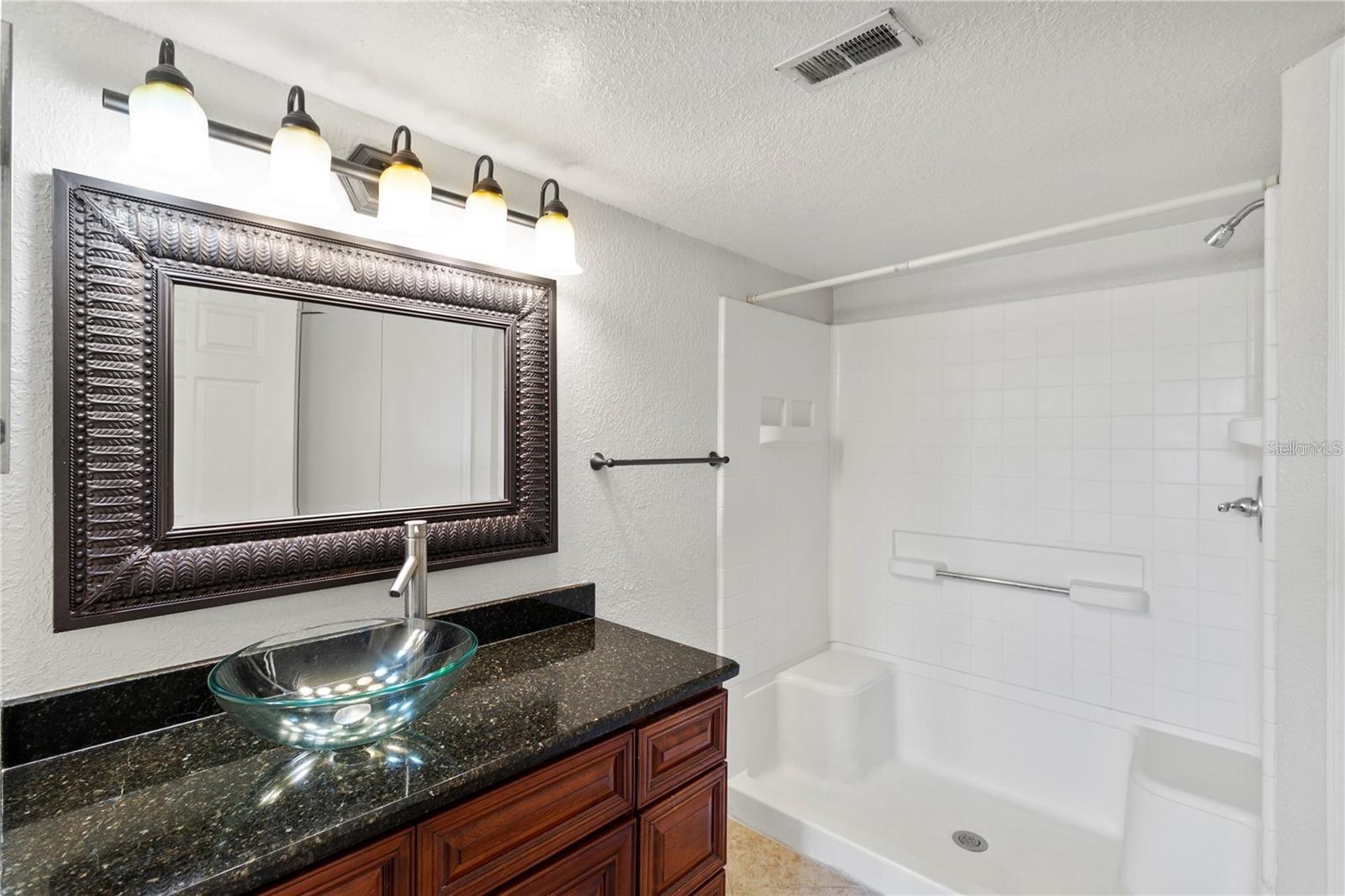 Image 14 of 19 For 5040 Park Central Drive 2034