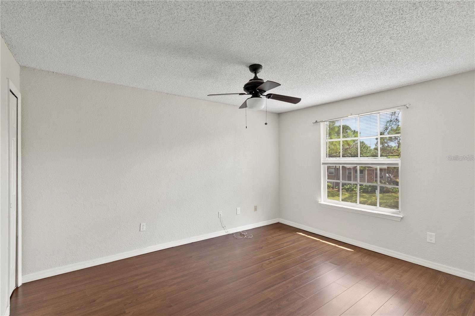 Image 15 of 19 For 5040 Park Central Drive 2034