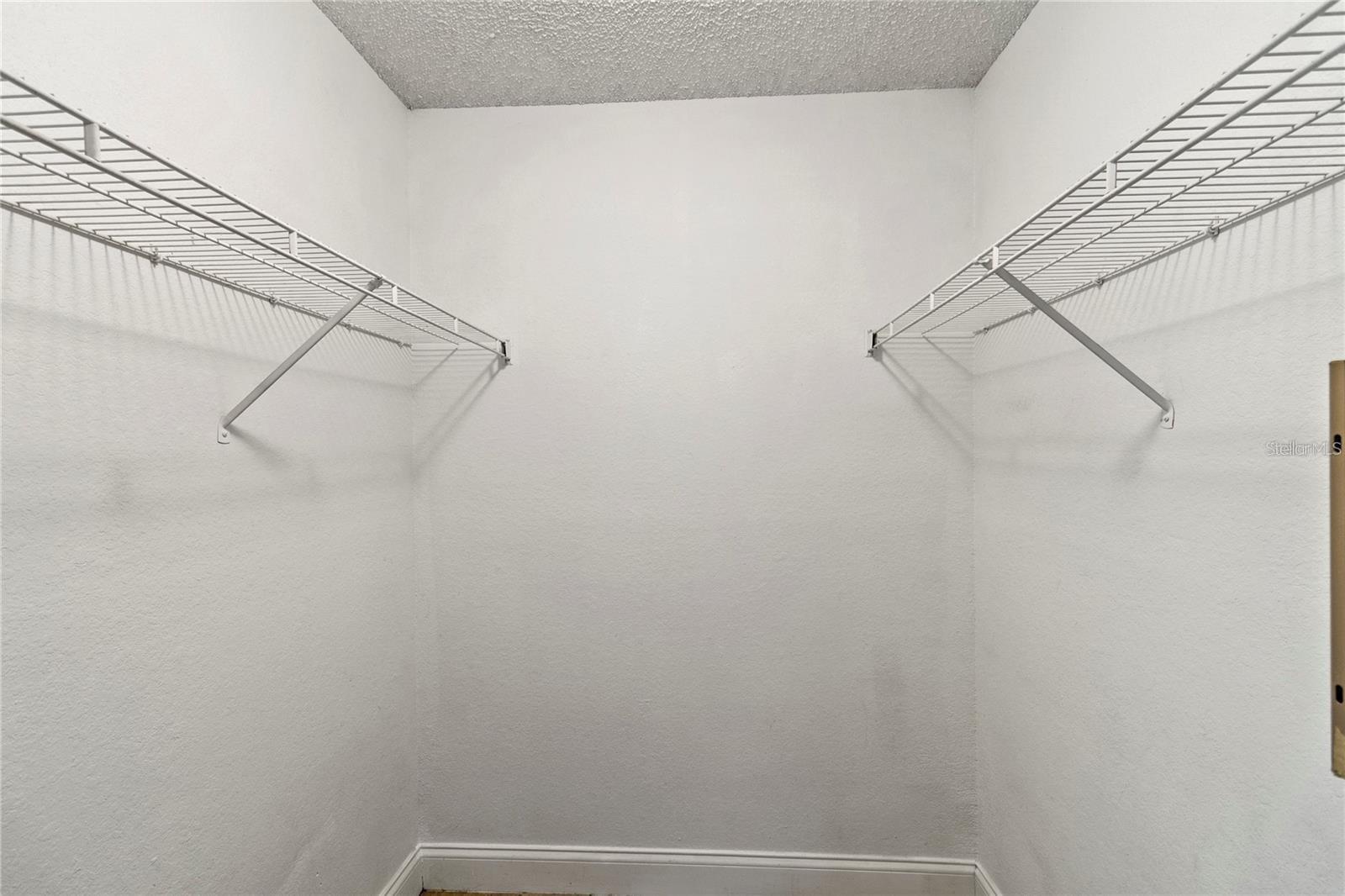 Image 17 of 19 For 5040 Park Central Drive 2034