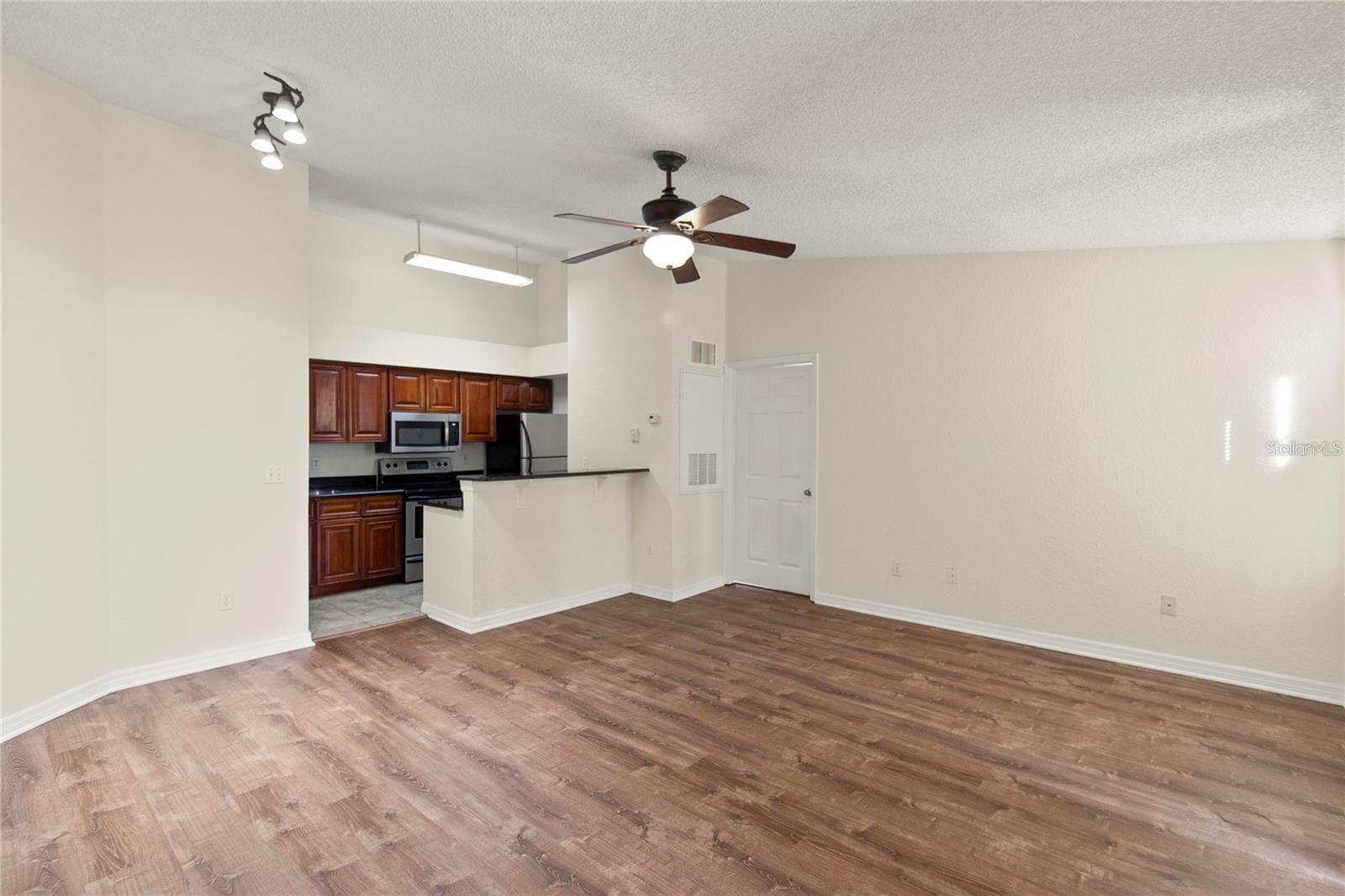 Image 4 of 19 For 5040 Park Central Drive 2034