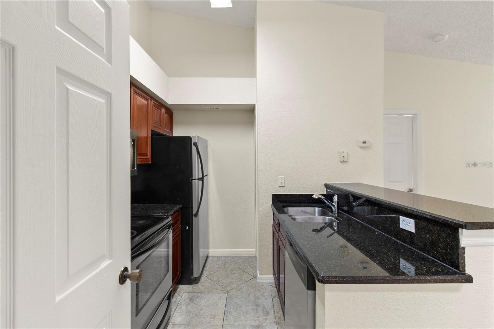 Image 7 of 19 For 5040 Park Central Drive 2034