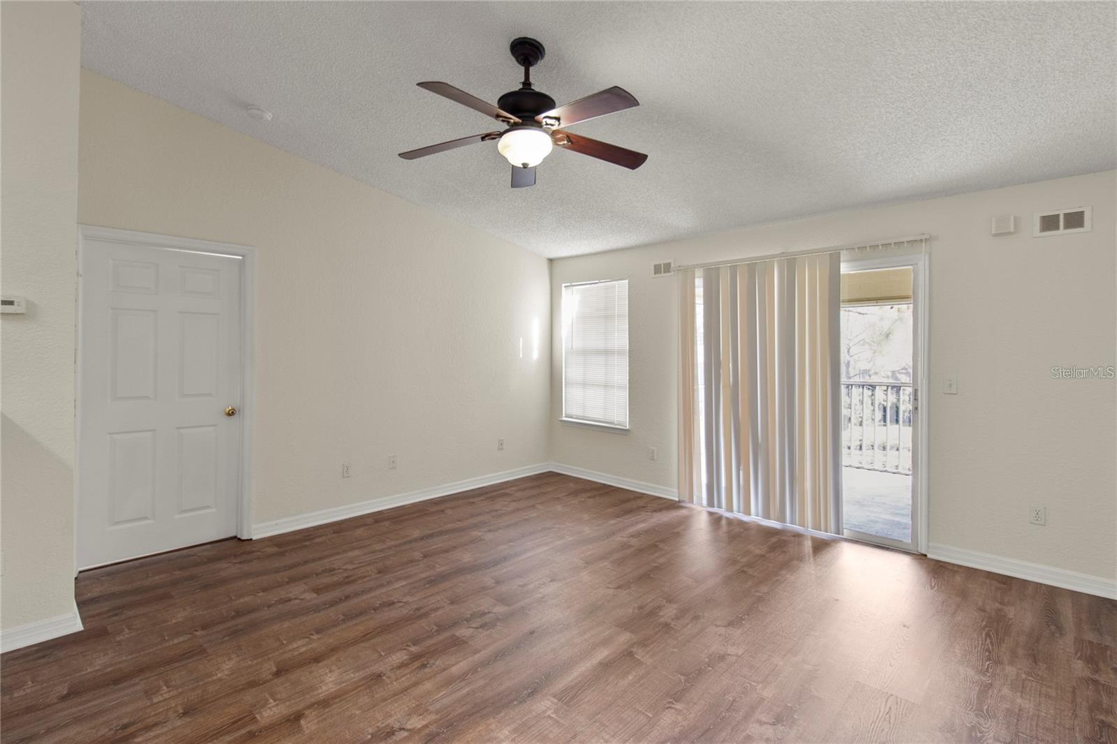 Image 8 of 19 For 5040 Park Central Drive 2034