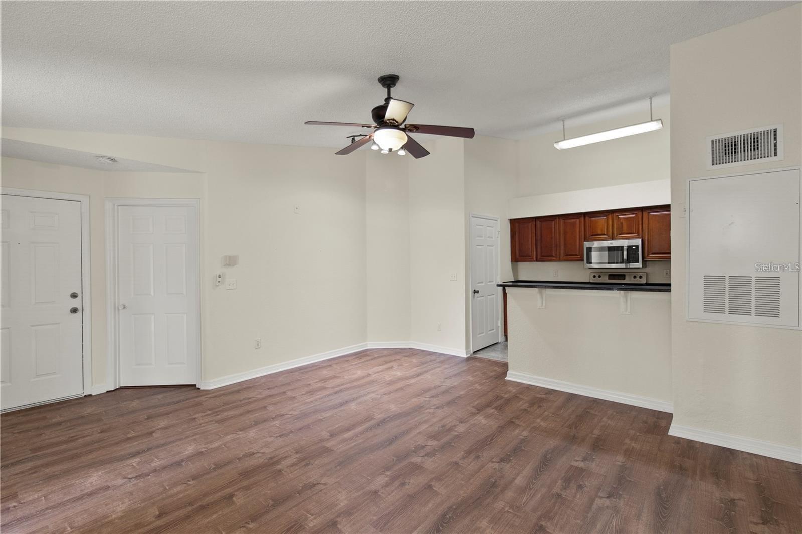 Image 9 of 19 For 5040 Park Central Drive 2034