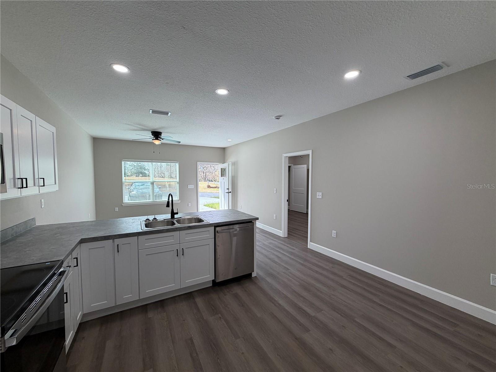 Image 9 of 15 For 1418 Magnolia Loop 104