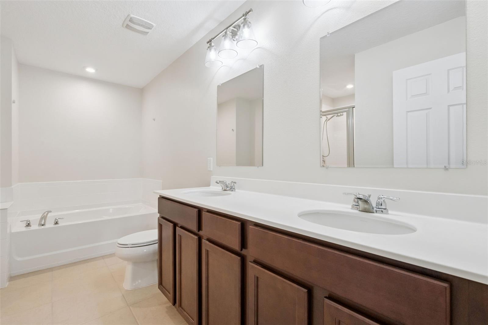 Image 27 of 59 For 9915 Highland Sky Alley