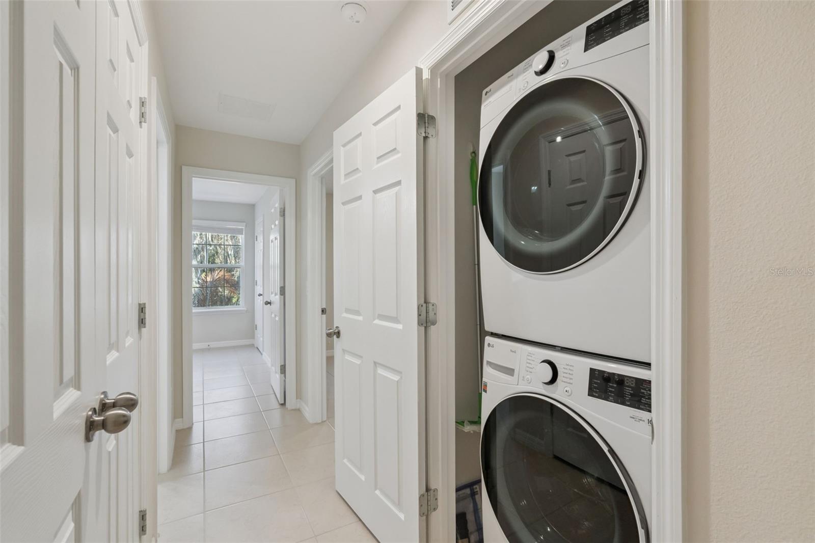 Image 38 of 59 For 9915 Highland Sky Alley