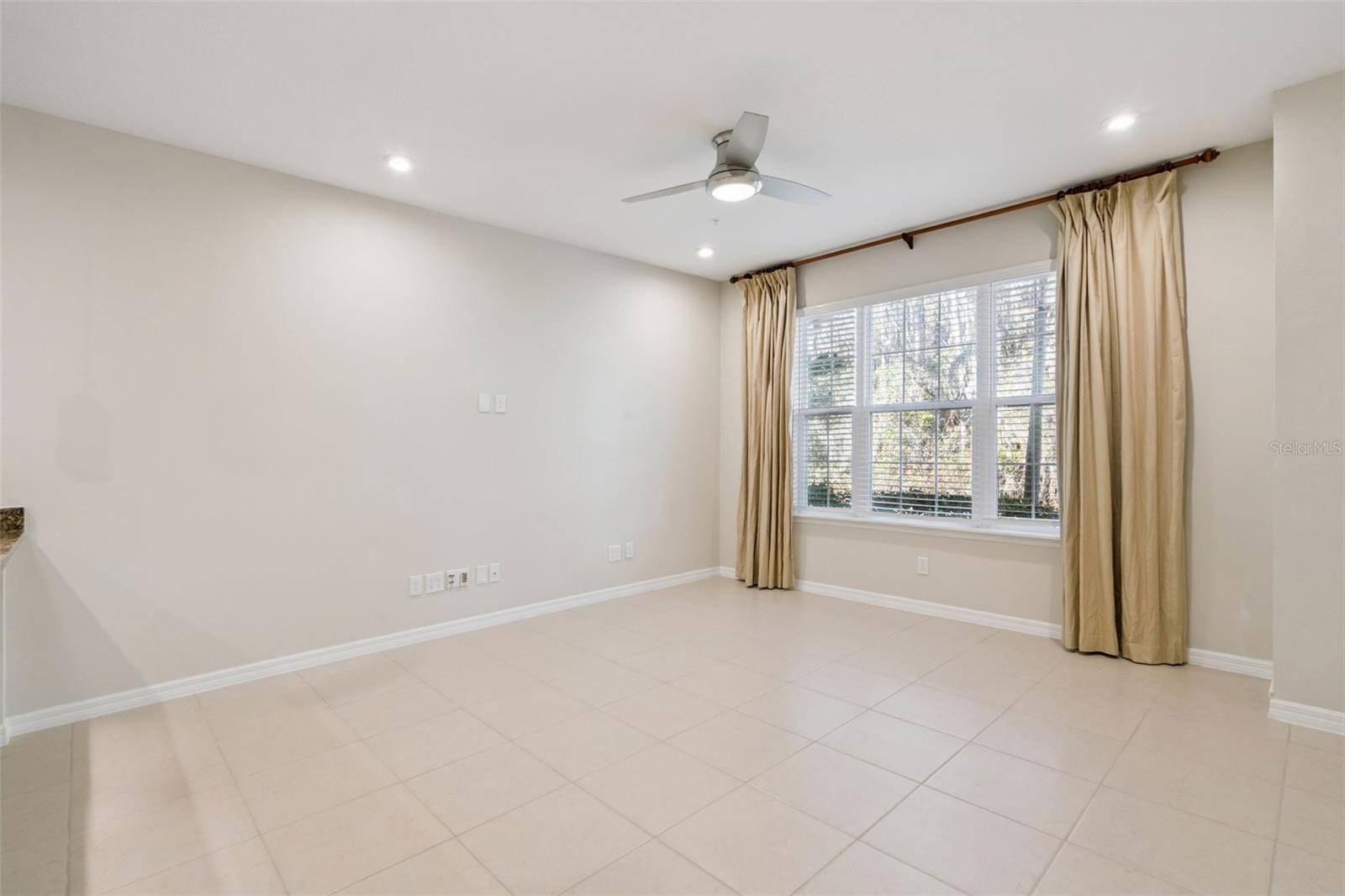 Image 4 of 59 For 9915 Highland Sky Alley